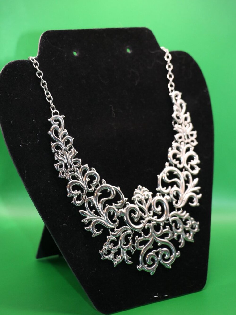 Unbranded Filigree Bib Statement Necklace 20" w/ 4" Extender - Picture 2 of 6